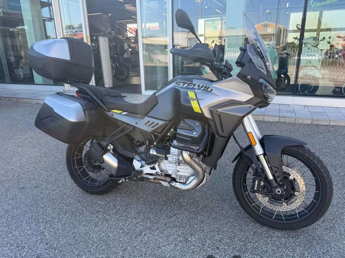 Moto Guzzi Stelvio (2024 - 26)