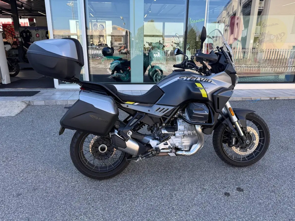 Moto Guzzi Stelvio (2024 - 26) (2)