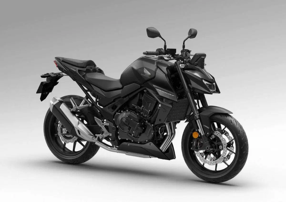 Honda CB750 Hornet 2027: in arrivo tre nuove colorazioni per il mercato italiano
