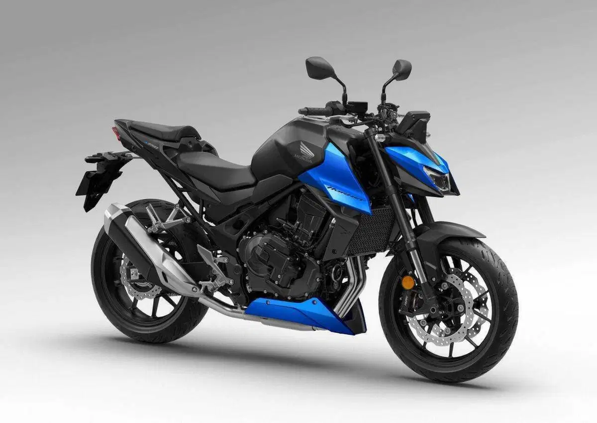 Honda CB750 Hornet 2027: in arrivo tre nuove colorazioni per il mercato italiano (2)