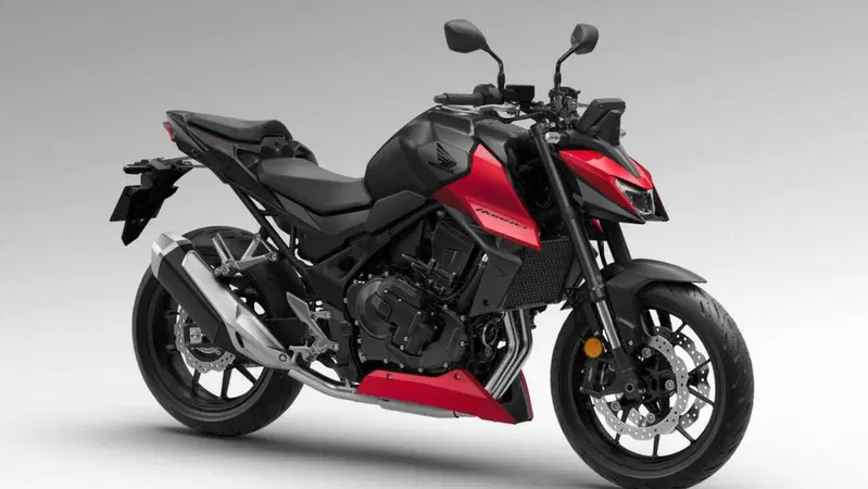 Honda CB750 Hornet 2027: in arrivo tre nuove colorazioni per il mercato italiano