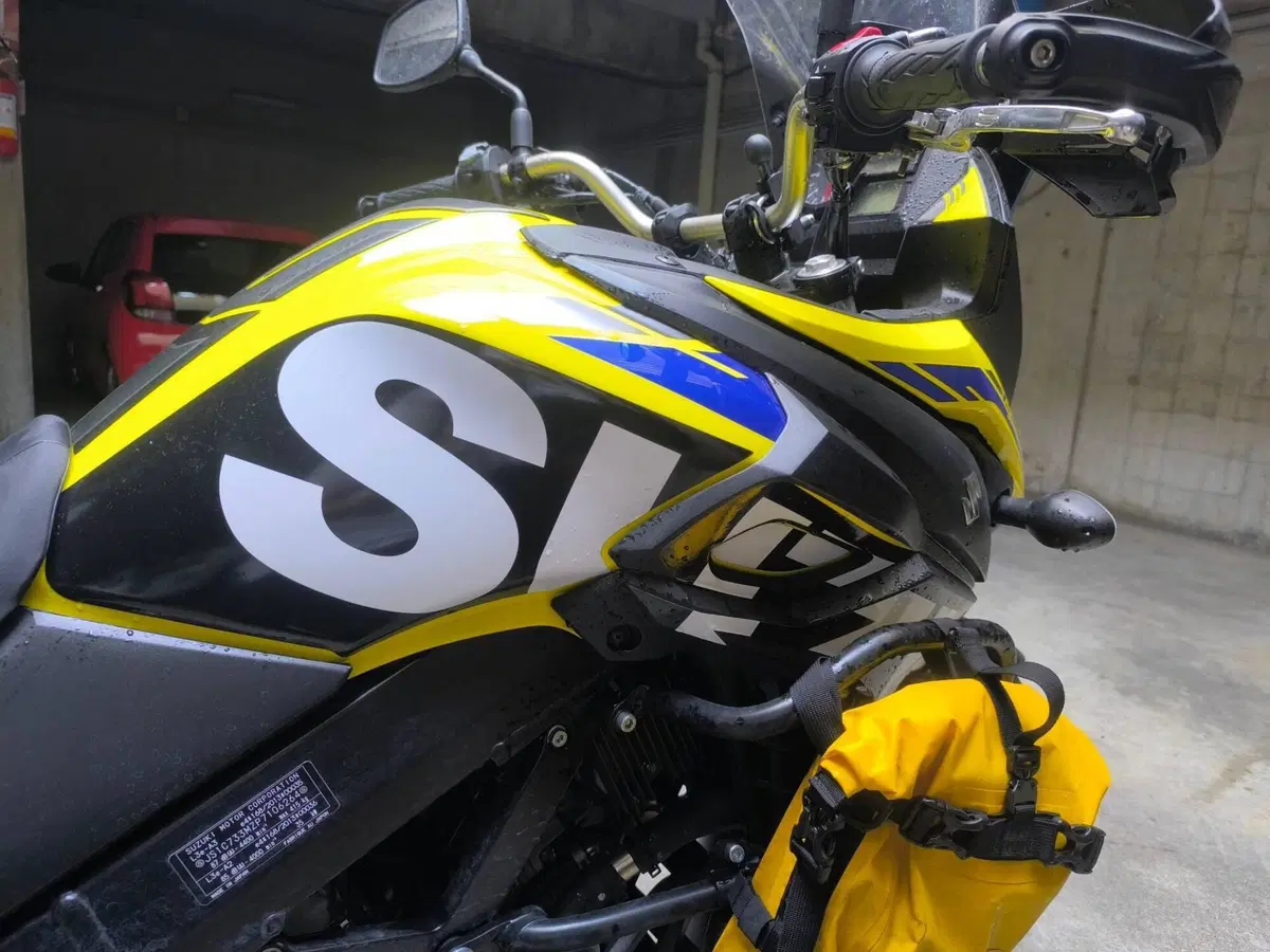 Suzuki V-Strom 650XT Explorer (2022 - 25) (9)
