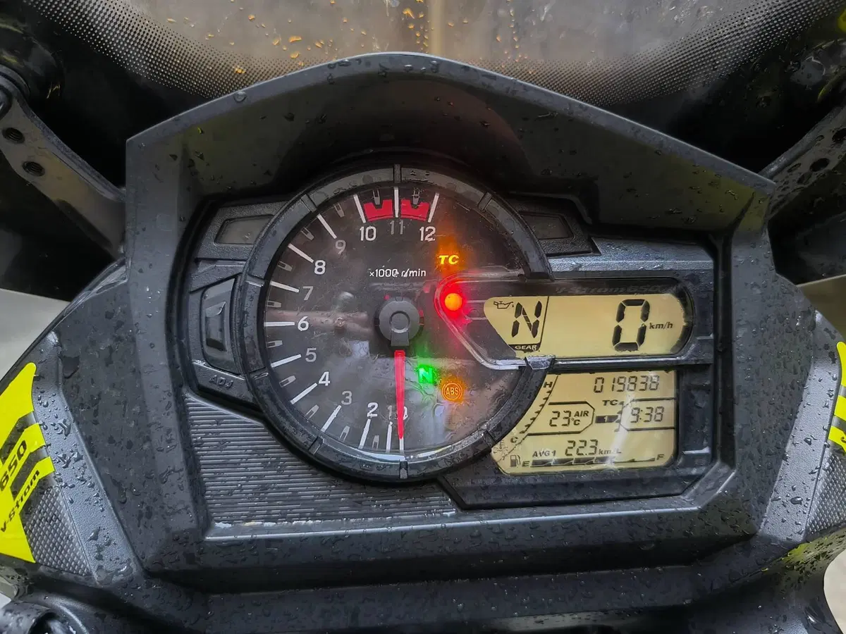 Suzuki V-Strom 650XT Explorer (2022 - 25) (13)