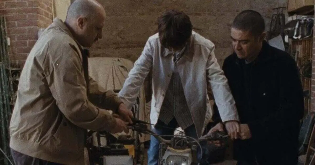 Scamarcio a Venezia tra cinema e motori: la passione per il trial e quel blocco alla schiena sul set