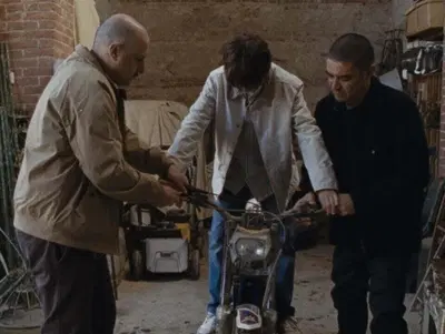 Scamarcio a Venezia tra cinema e motori: la passione per il trial e quel blocco alla schiena sul set