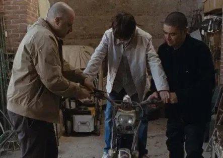 Scamarcio a Venezia tra cinema e motori: la passione per il trial e quel blocco alla schiena sul set