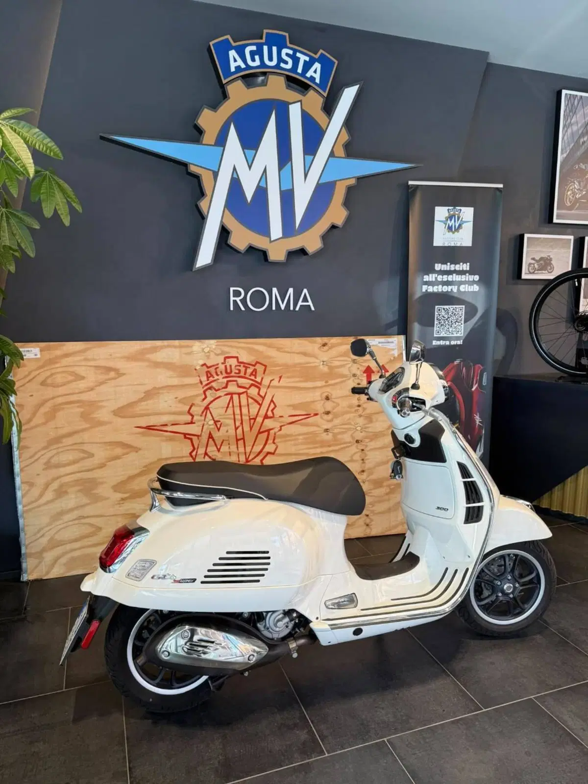Vespa GTS 300 Super (2023 - 24) (4)