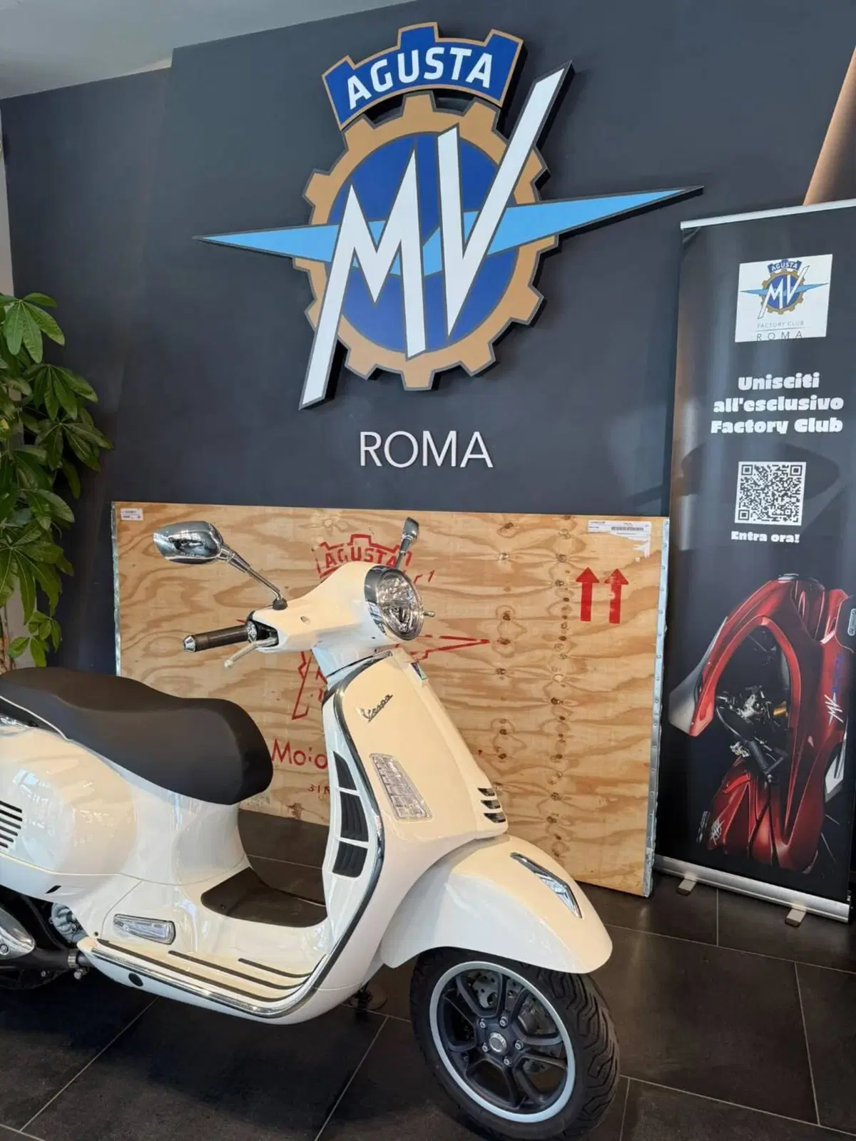 Vespa GTS 300 Super (2023 - 24) (3)
