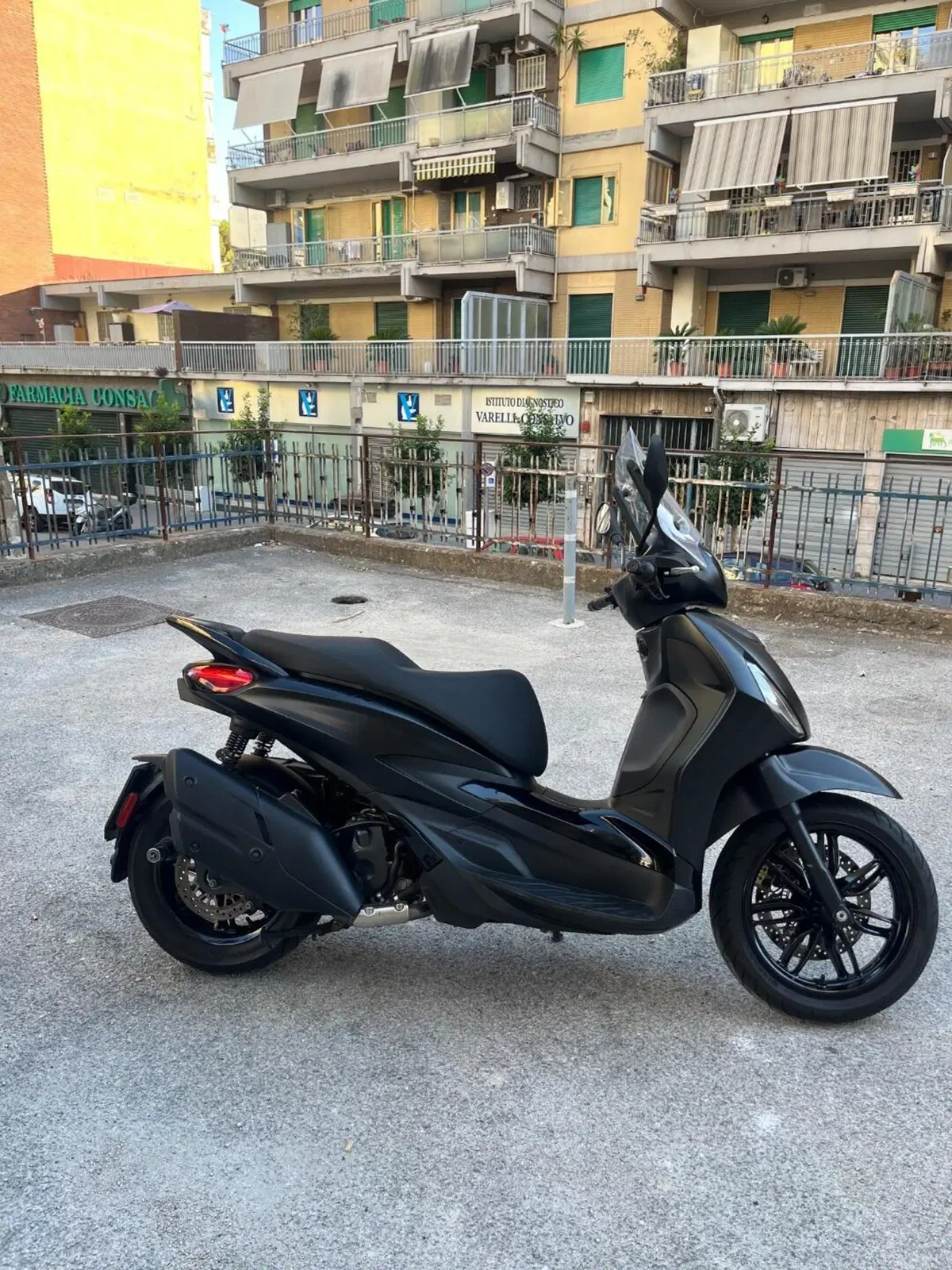 Piaggio Beverly 400 ABS-ASR (2021 - 24) (2)