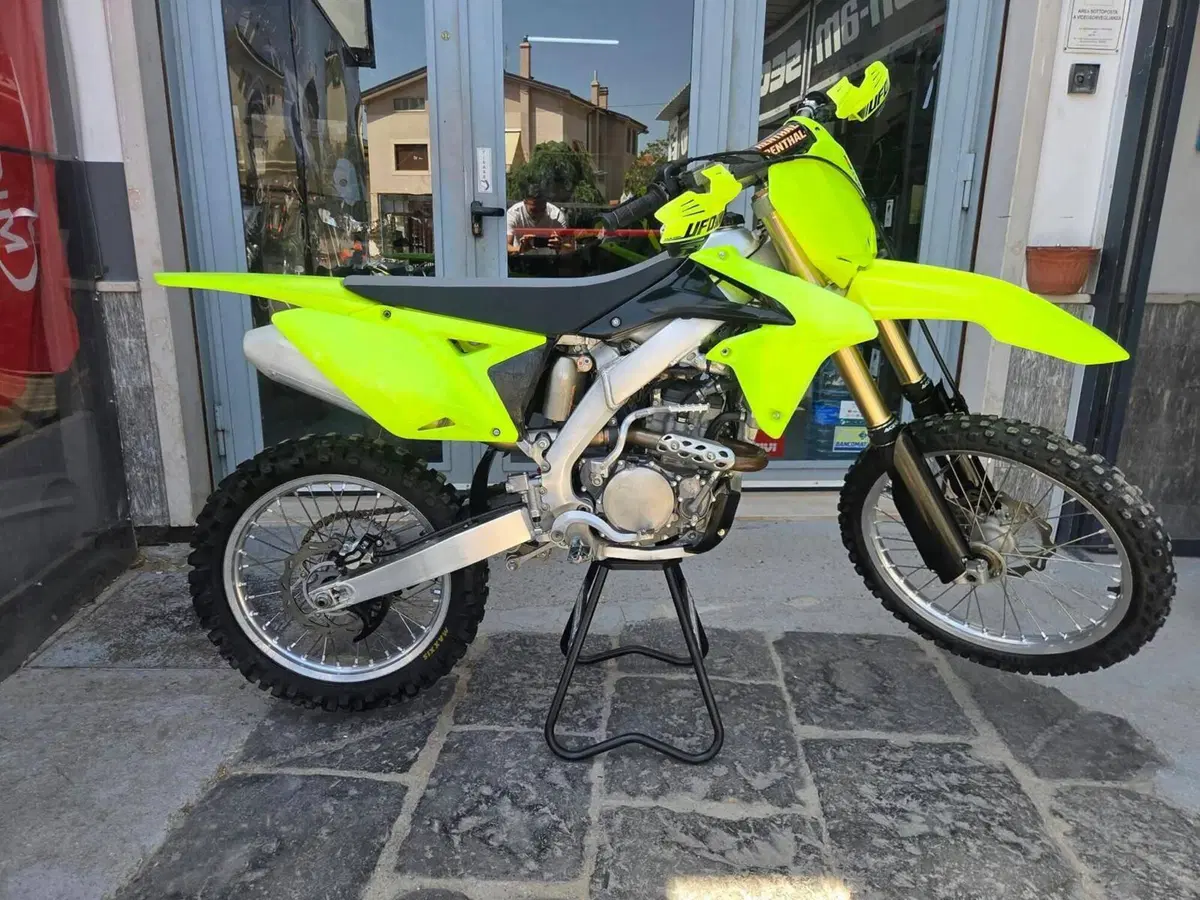 Suzuki RM-Z 250 (2015) (2)