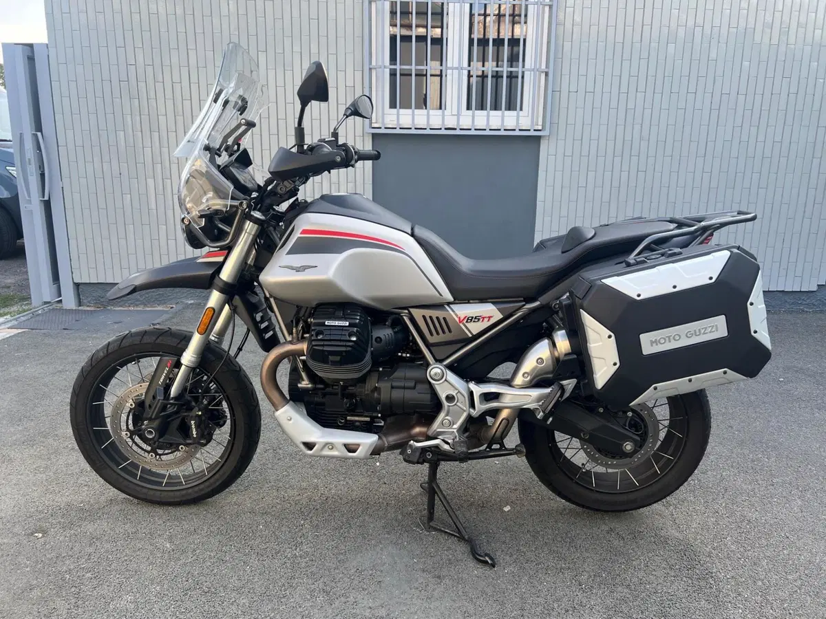 Moto Guzzi V85 TT Travel (2021 - 23) (2)