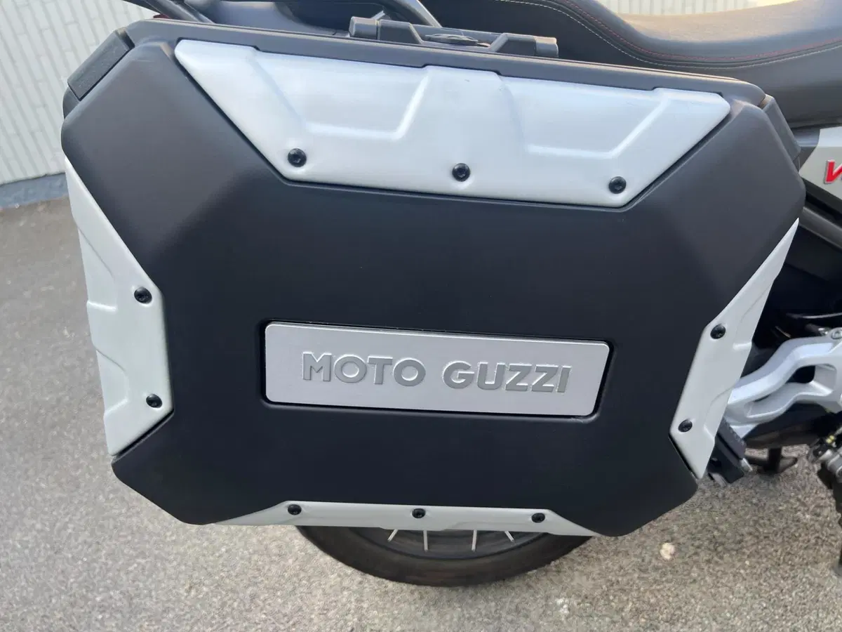 Moto Guzzi V85 TT Travel (2021 - 23) (11)
