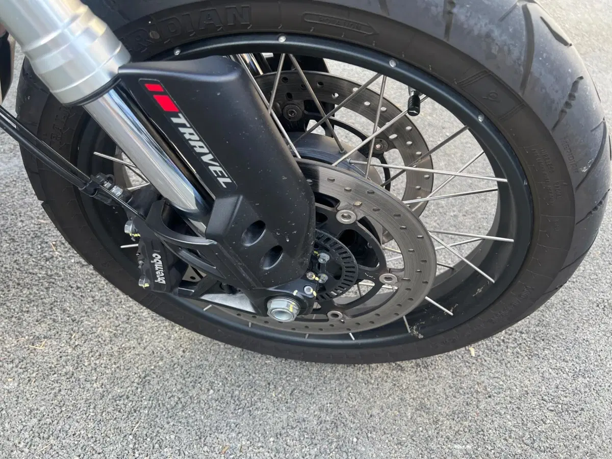 Moto Guzzi V85 TT Travel (2021 - 23) (18)