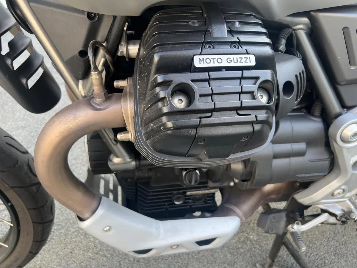 Moto Guzzi V85 TT Travel (2021 - 23) (16)