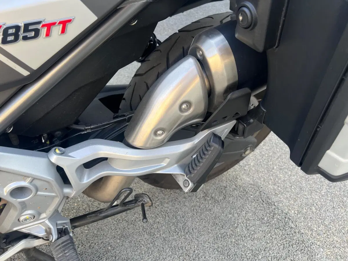 Moto Guzzi V85 TT Travel (2021 - 23) (17)