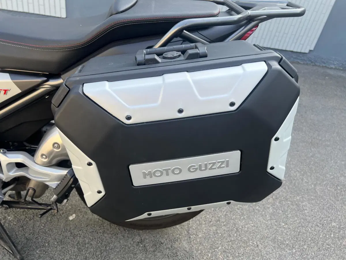 Moto Guzzi V85 TT Travel (2021 - 23) (12)