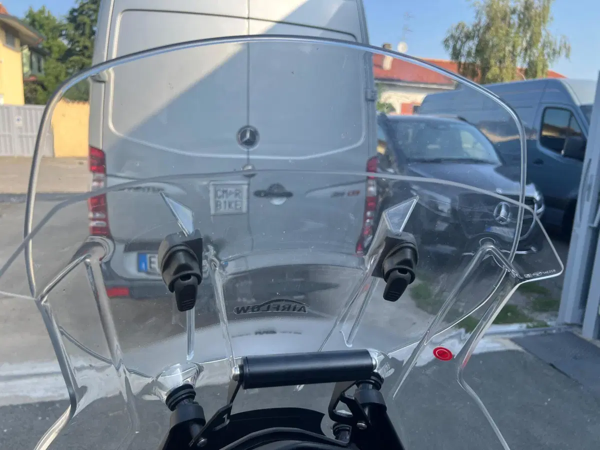 Moto Guzzi V85 TT Travel (2021 - 23) (10)