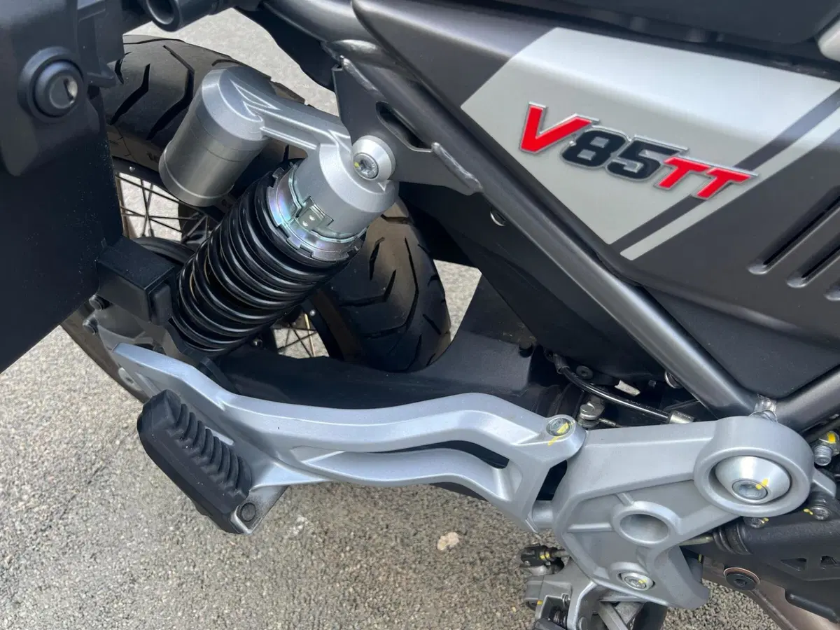Moto Guzzi V85 TT Travel (2021 - 23) (15)