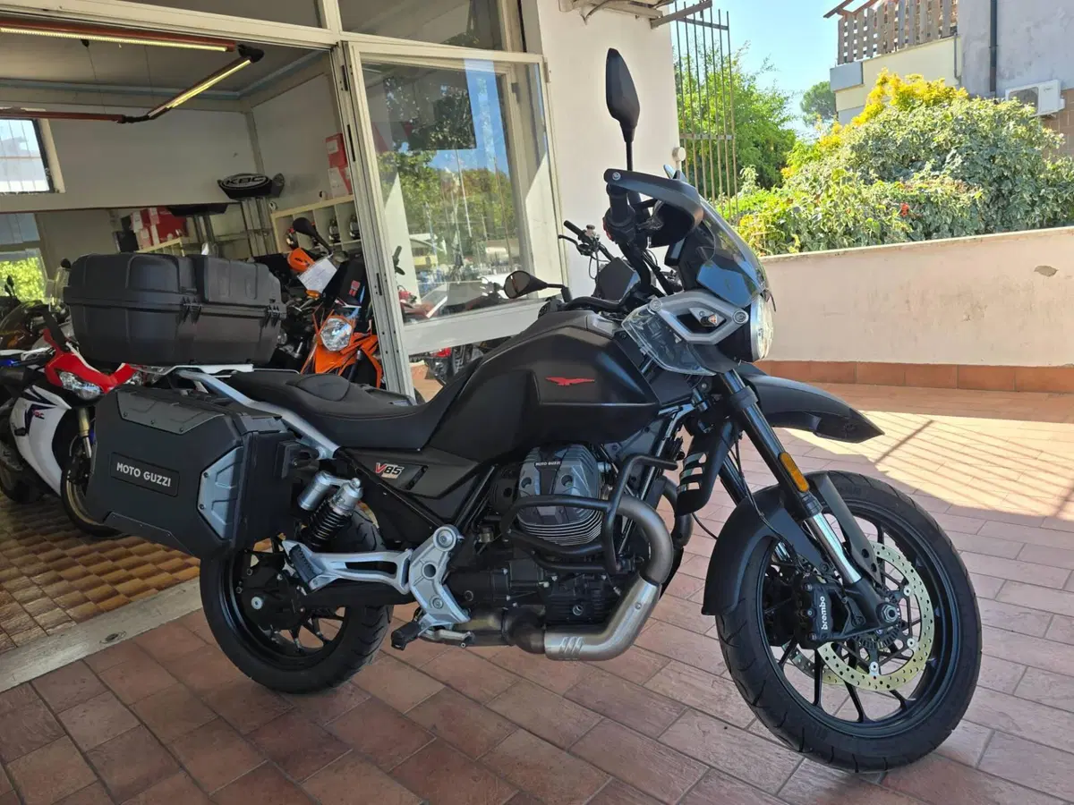 Moto Guzzi V85 TT Travel (2024 - 26) (5)