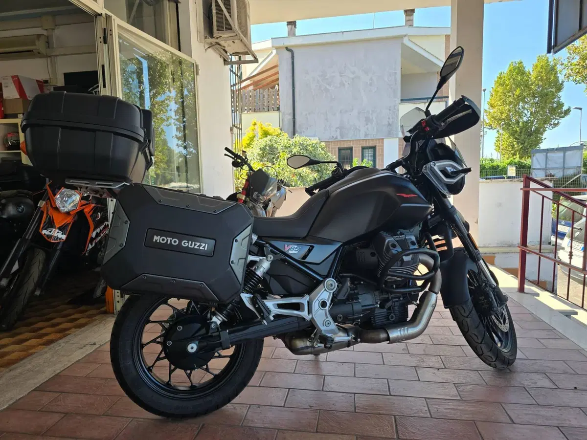 Moto Guzzi V85 TT Travel (2024 - 26) (3)