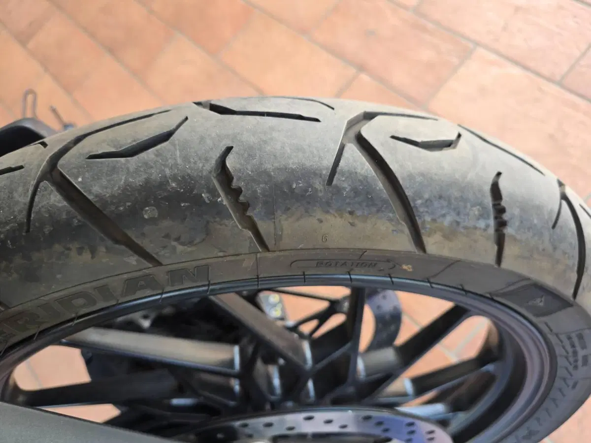 Moto Guzzi V85 TT Travel (2024 - 26) (10)