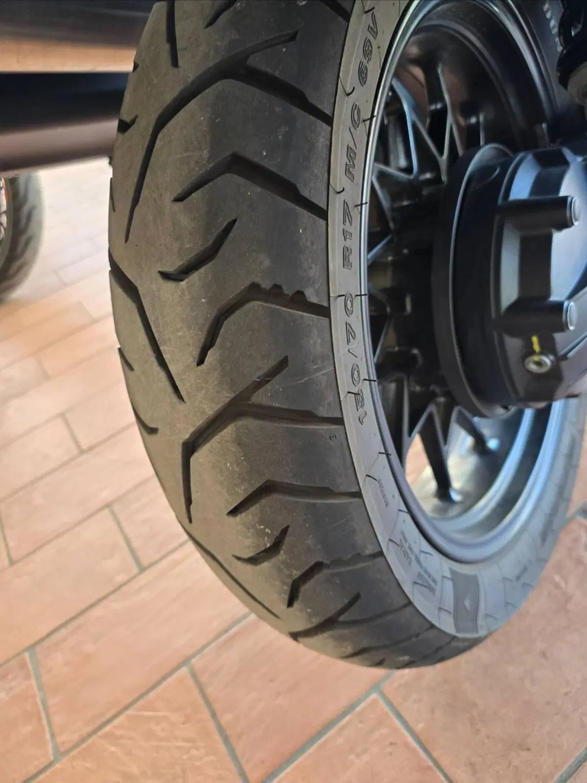 Moto Guzzi V85 TT Travel (2024 - 26) (8)