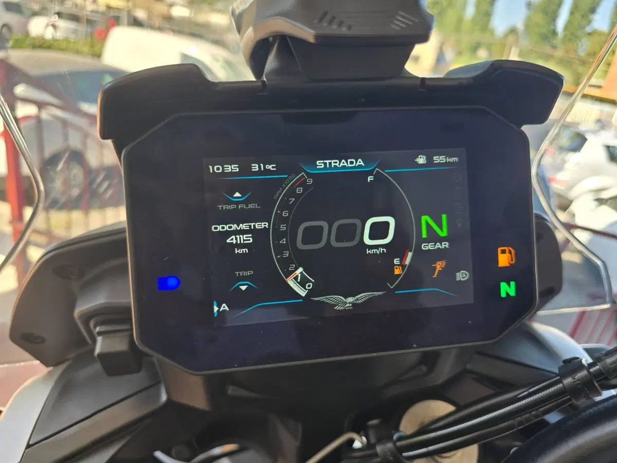 Moto Guzzi V85 TT Travel (2024 - 26) (12)