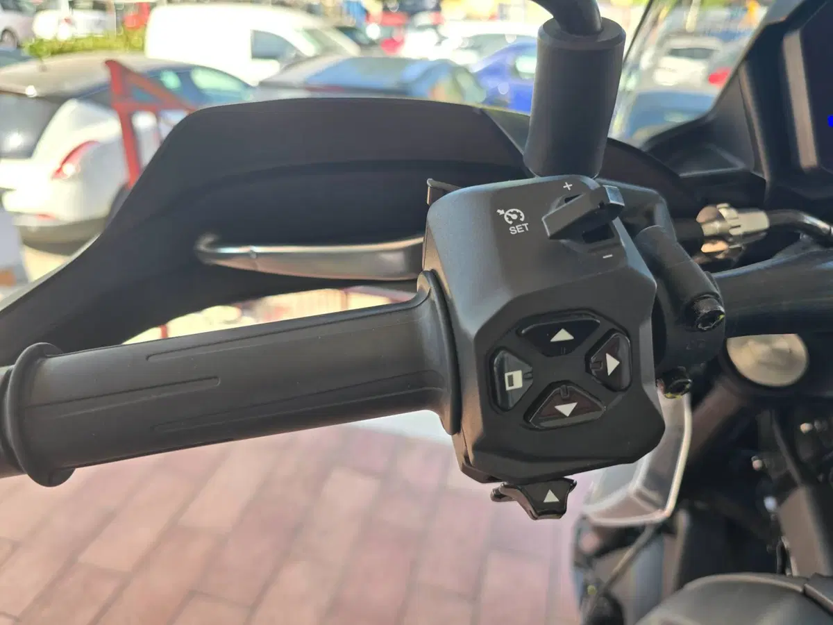 Moto Guzzi V85 TT Travel (2024 - 26) (7)