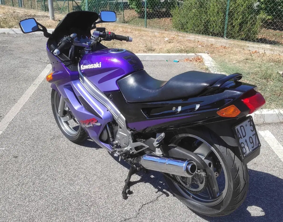 Kawasaki ZZ-R 250 (3)