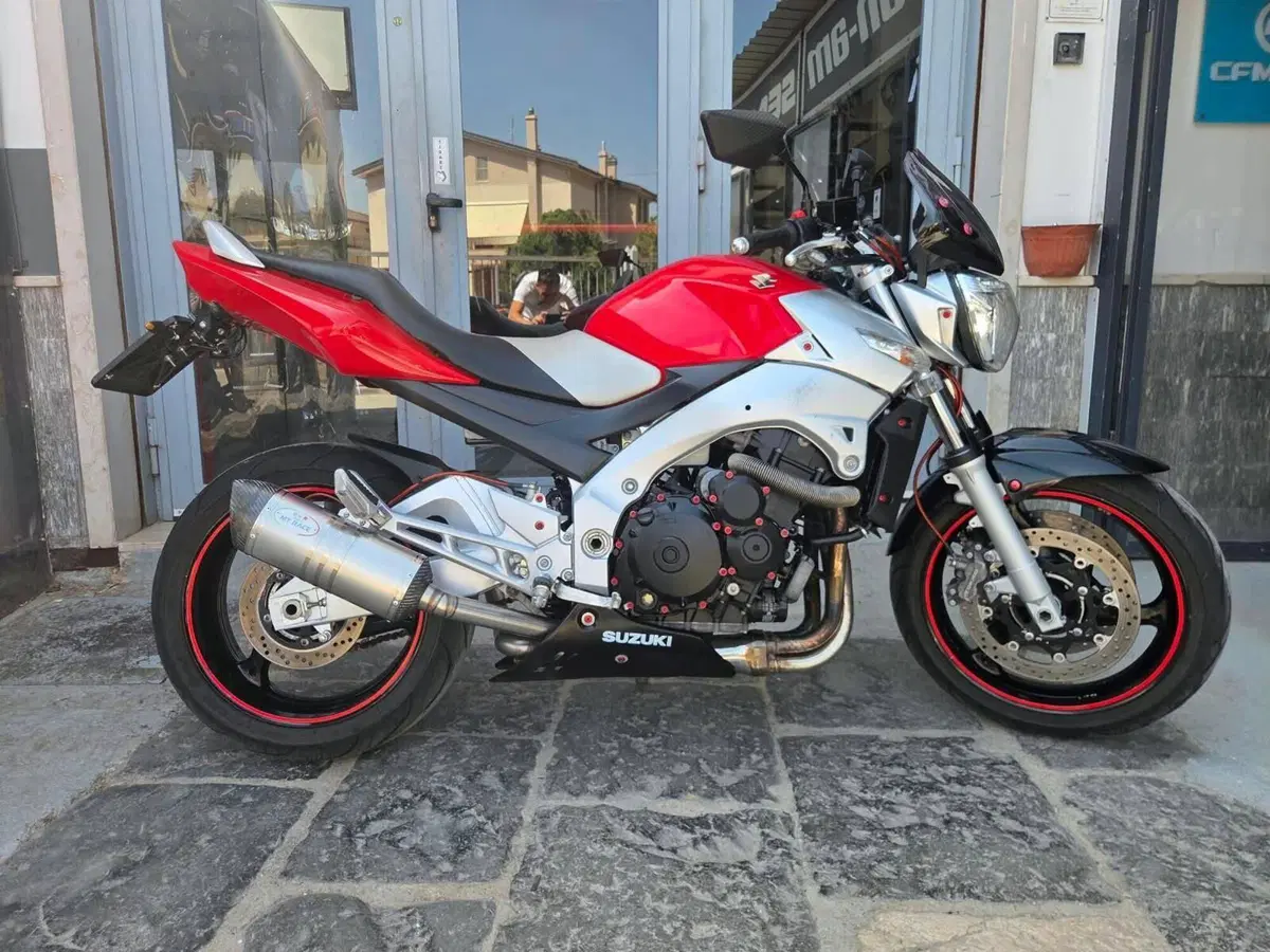 Suzuki GSR 600 (2006 - 11) (2)