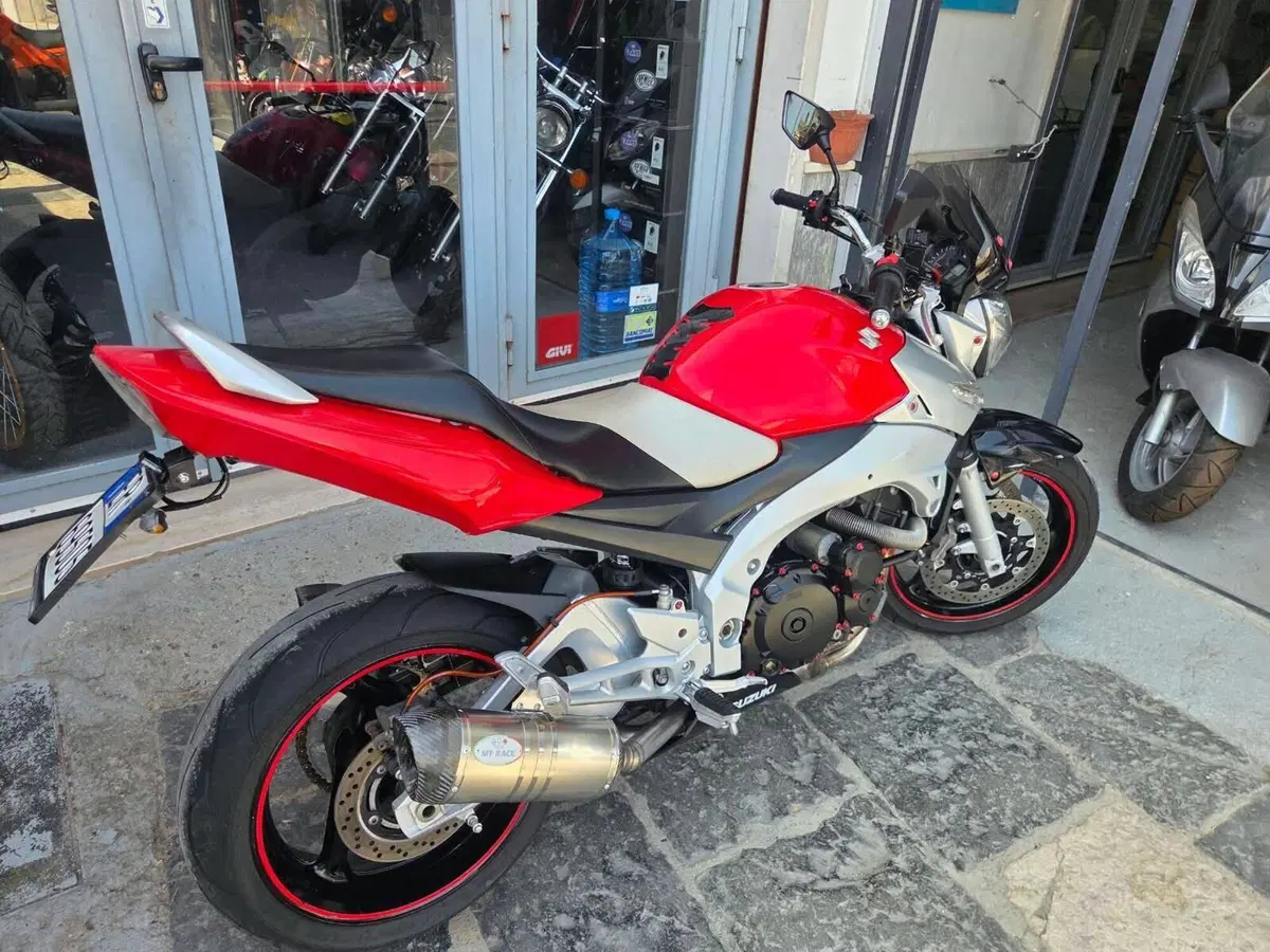 Suzuki GSR 600 (2006 - 11) (3)