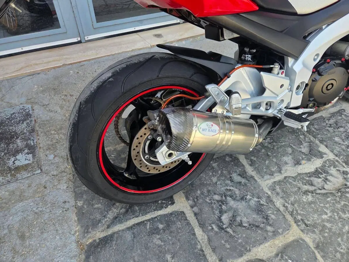 Suzuki GSR 600 (2006 - 11) (7)