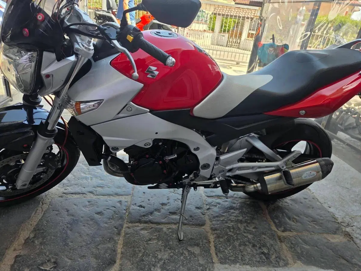 Suzuki GSR 600 (2006 - 11) (4)