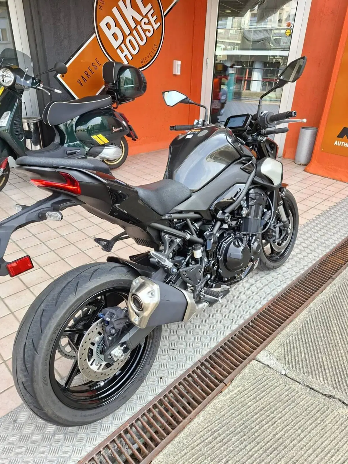 Kawasaki Z 900 (2025 - 26) (3)