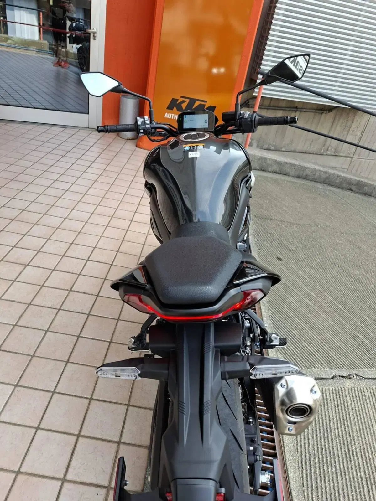 Kawasaki Z 900 (2025 - 26) (4)