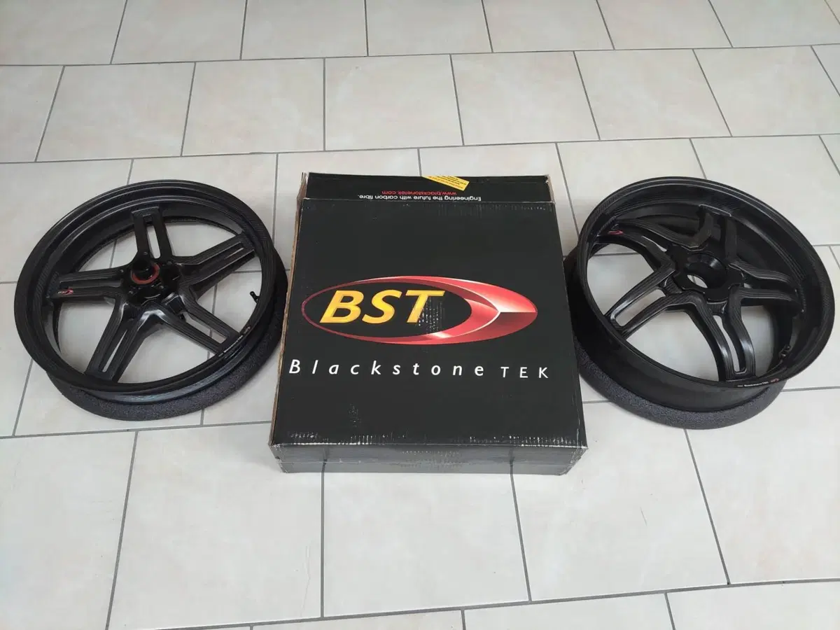 Cerchi bst carbonio per Ducati Panigale V4 e V2 e (3)