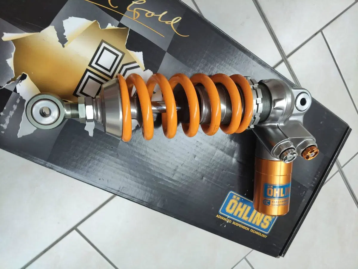 Ammortizzatore ohlins TTX 36 GP per Panigale V4 e Öhlins (2)