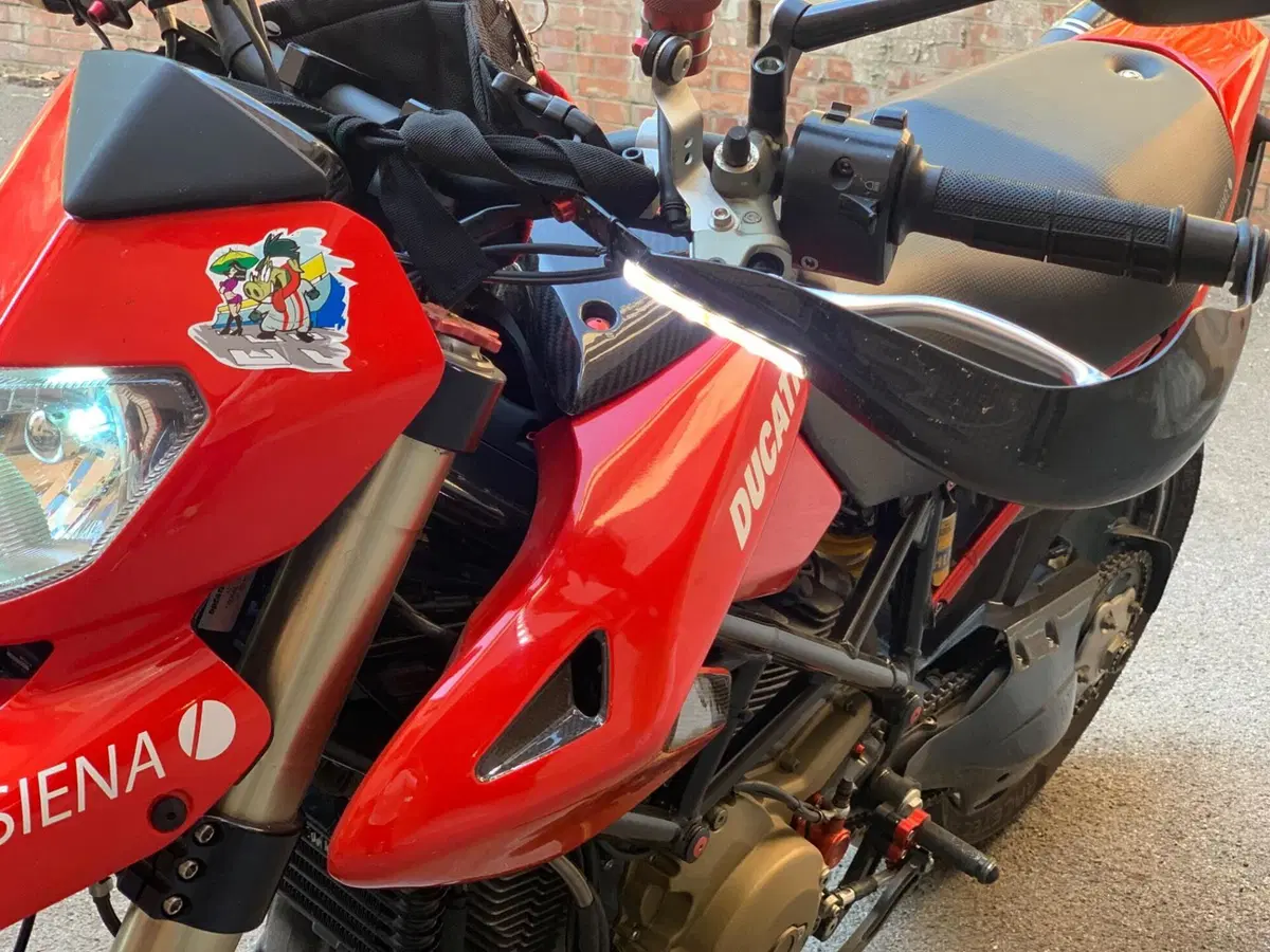Ducati Hypermotard 1100 S (2007 - 09) (6)