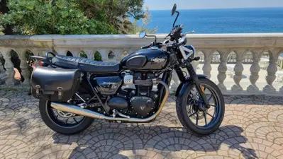 Triumph Street Twin 900 (2016) usata