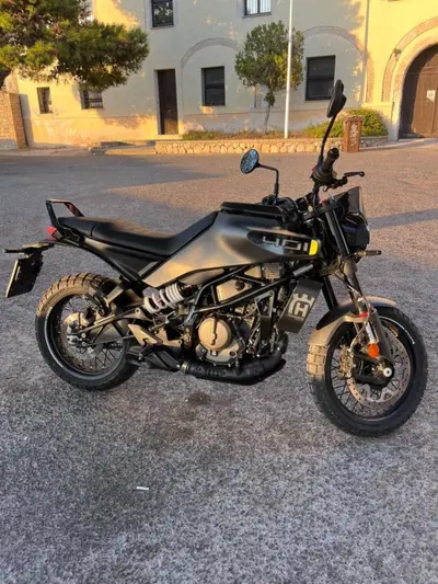 Husqvarna Svartpilen 401 (2024 - 26) usata