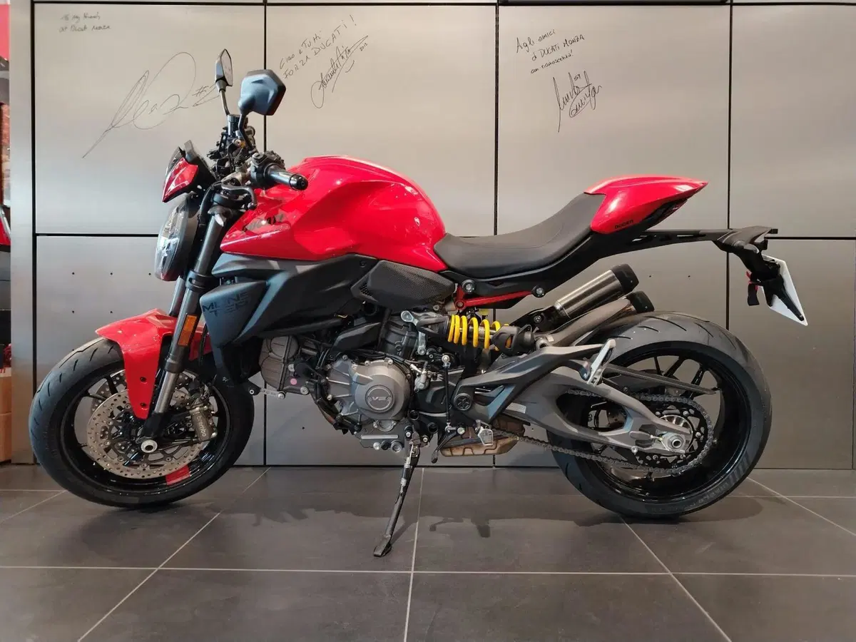 Ducati Monster 890 + (2026) (2)