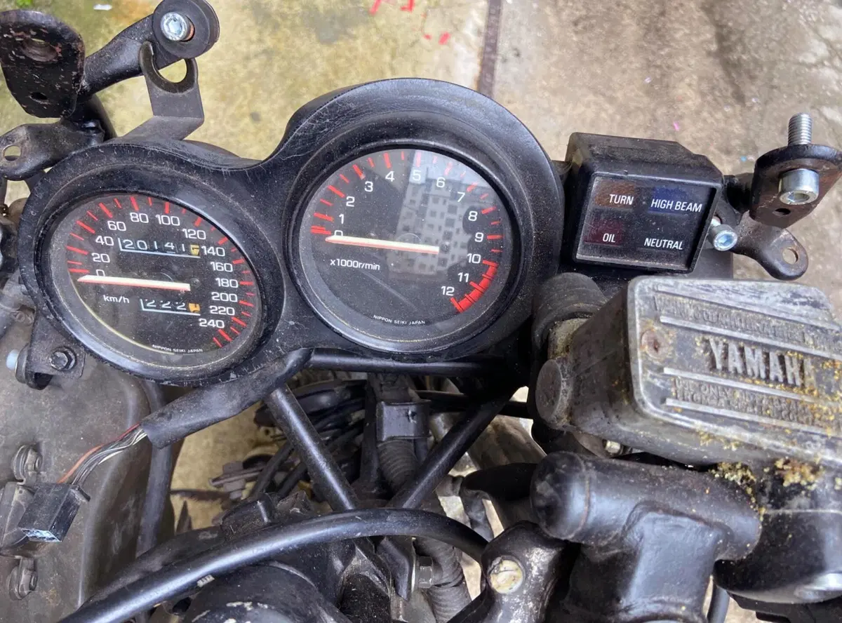 Yamaha RD 500LC (8)