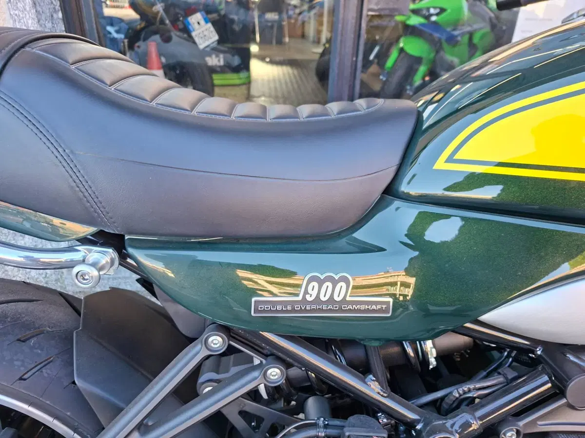 Kawasaki Z 900 RS (2022 - 25) (2)