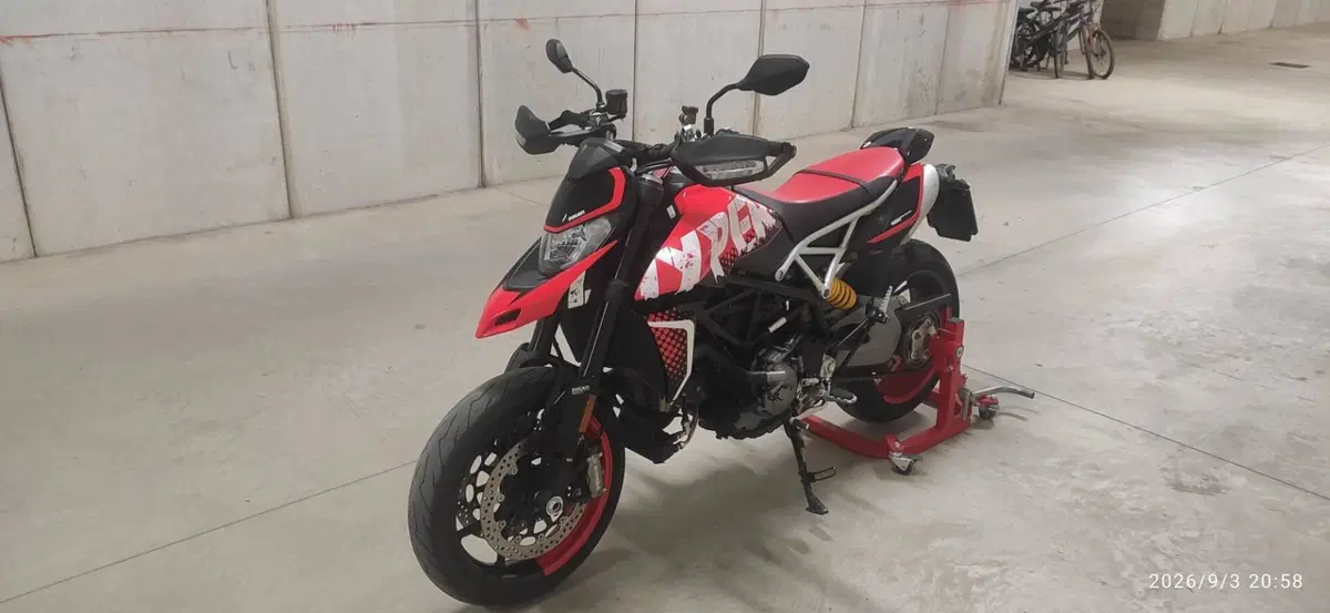 Ducati Hypermotard 950 RVE (2020) (4)