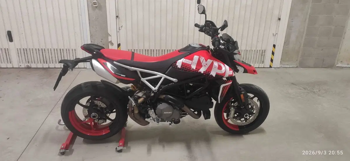 Ducati Hypermotard 950 RVE (2020) (9)