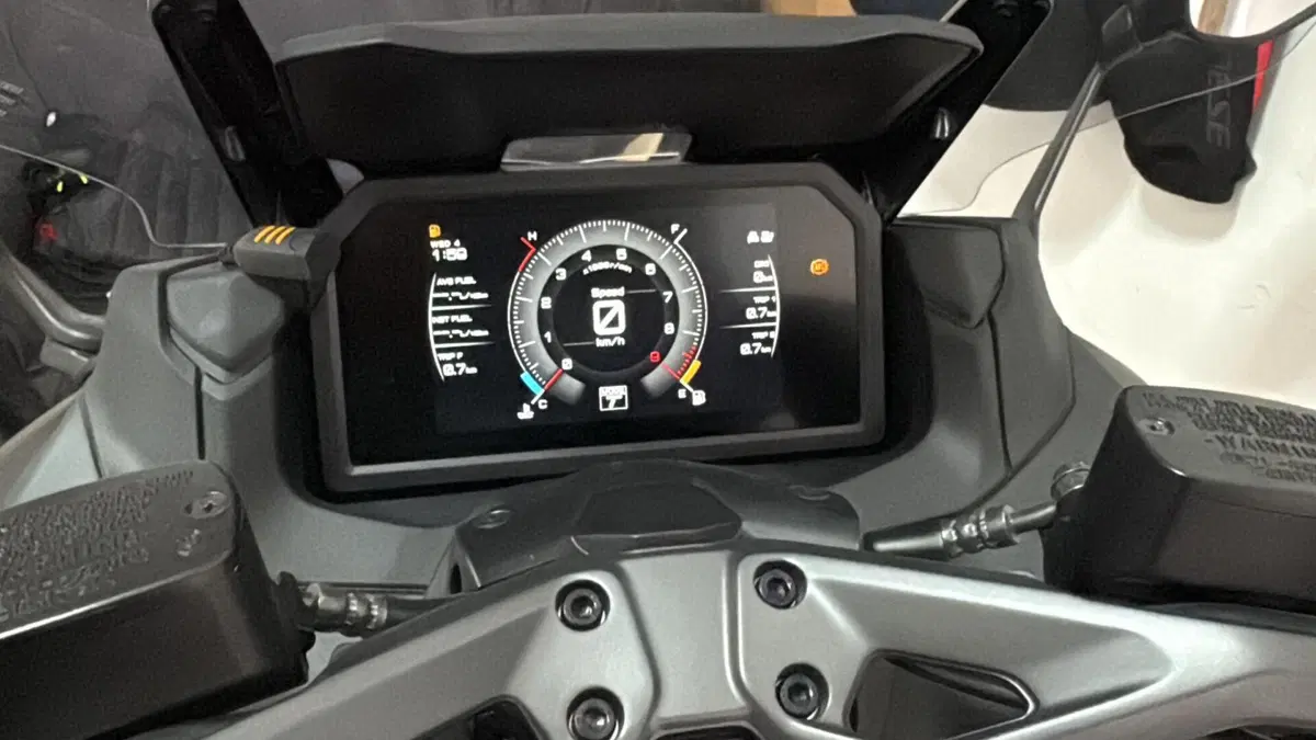 Yamaha T-Max 560 Tech Max (2025 - 26) (3)