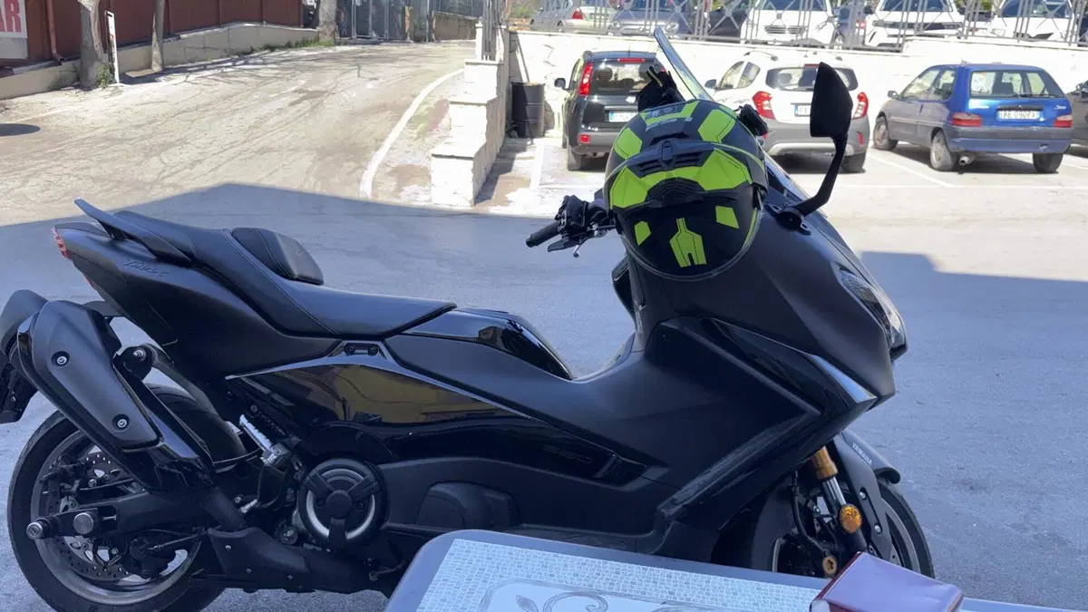 Yamaha T-Max 560 Tech Max (2025 - 26) (7)