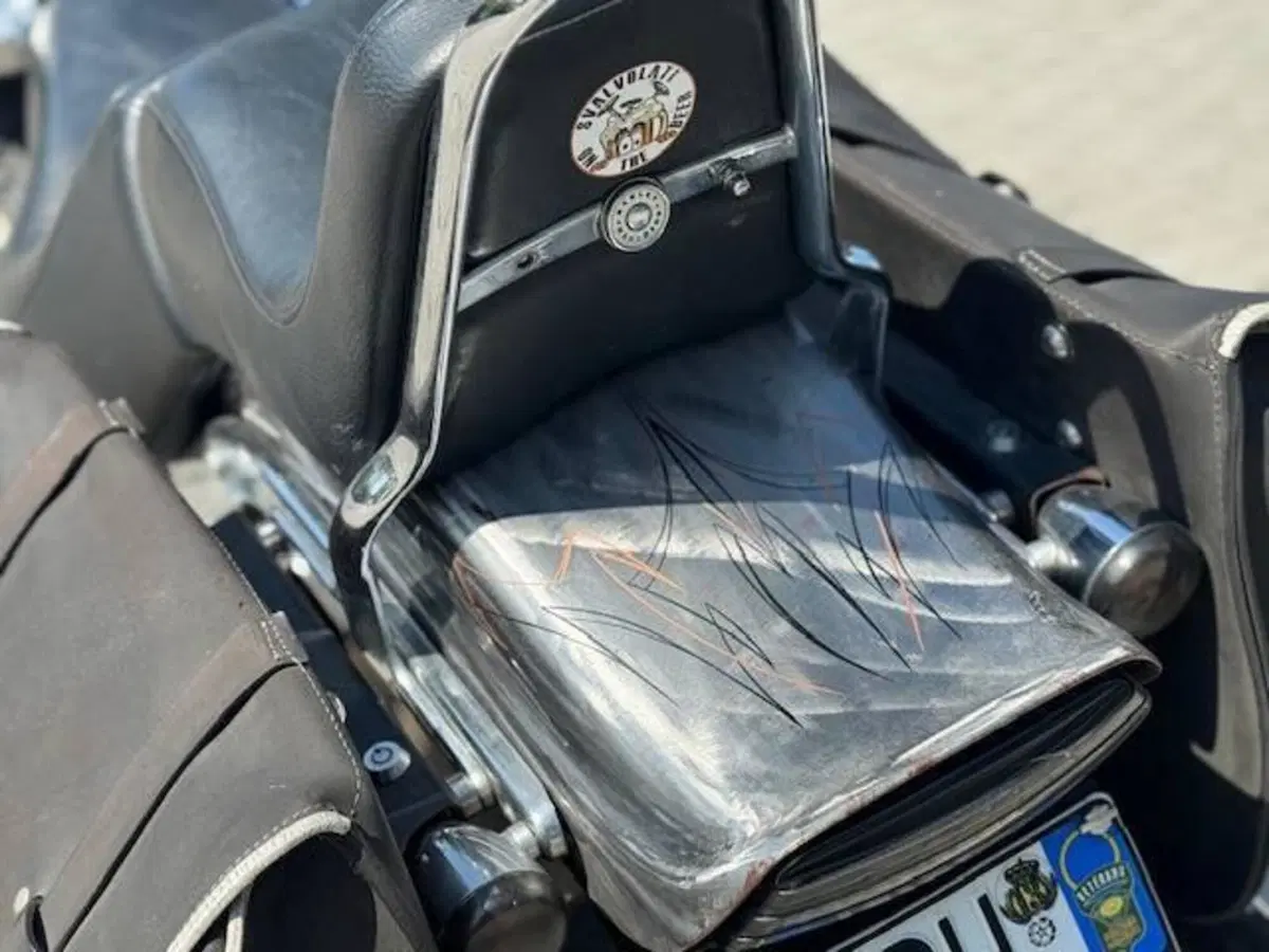 Harley-Davidson 1584 Custom (2008 - 09) - FXSTC (13)
