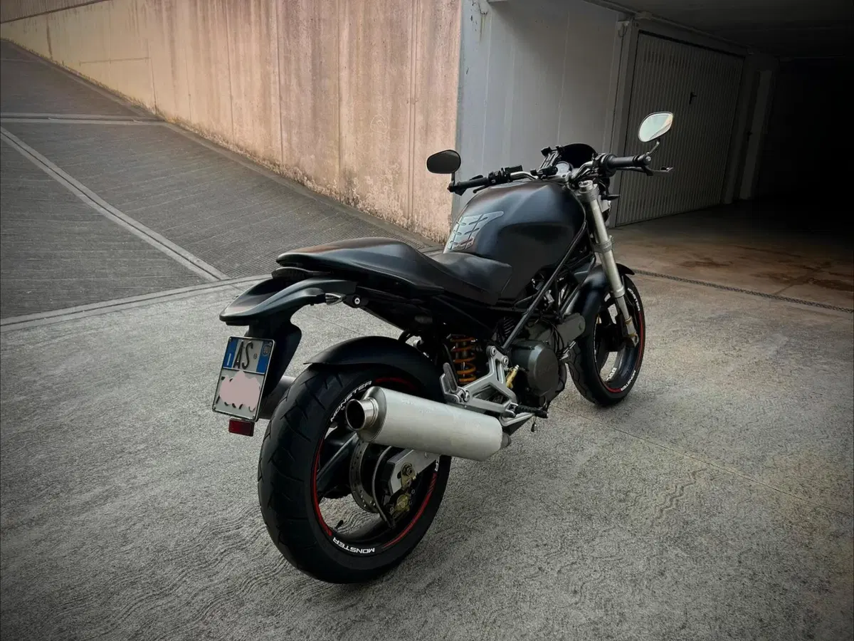 Ducati Monster 600 Dark (1998 - 01) (5)