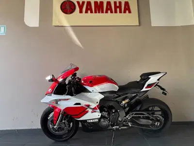 Yamaha YZF R9 70th (2026) usata